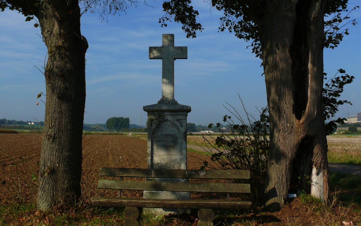 Kreuz an Kreuzung Frenz, Luchem, Lamersdorf, Langerwehe. (c) Herbert Straßfeld