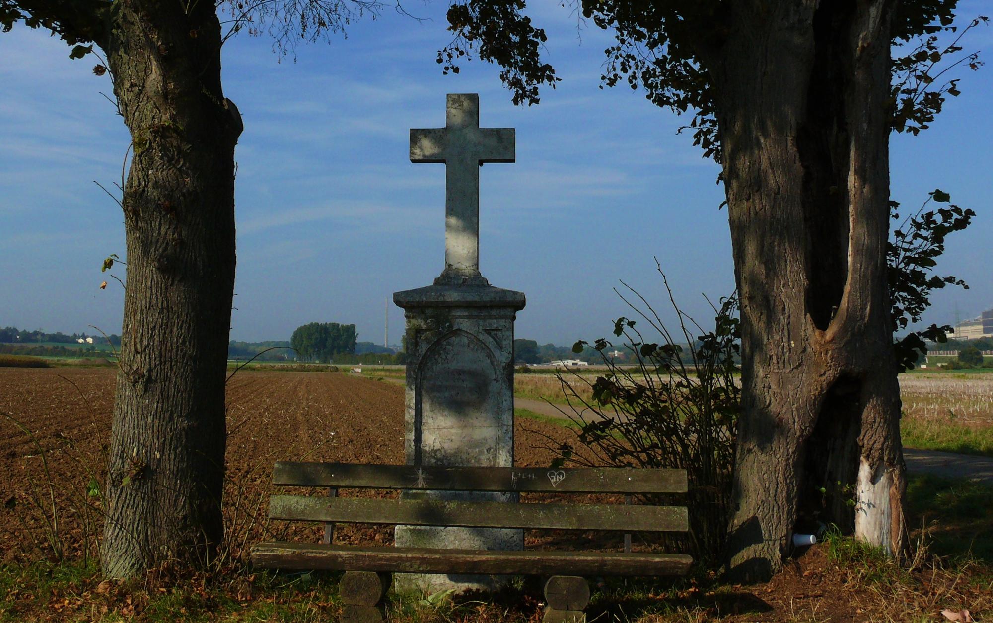 Kreuz an Kreuzung Frenz, Luchem, Lamersdorf, Langerwehe.
